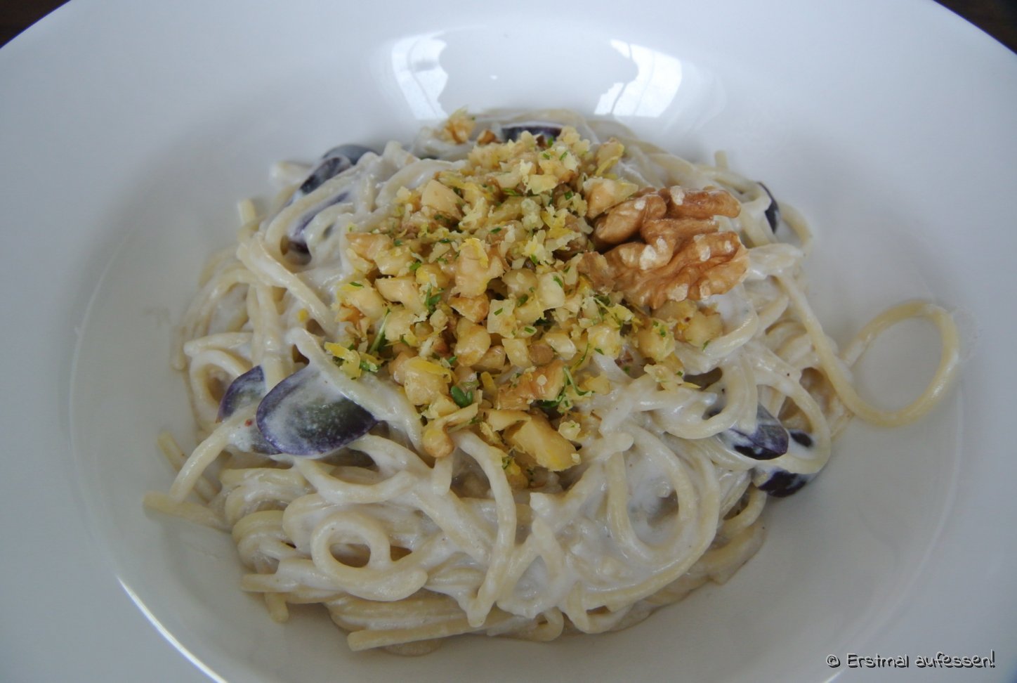 Spaghetti mit Gorgonzolasauce, Trauben und Walnüssen – Erstmal aufessen!