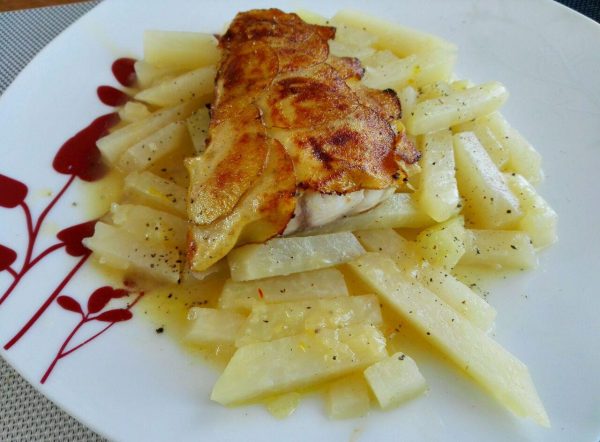 Welsfilet mit Erdäpfelkruste und Safran-Kohlrabi – Erstmal aufessen!